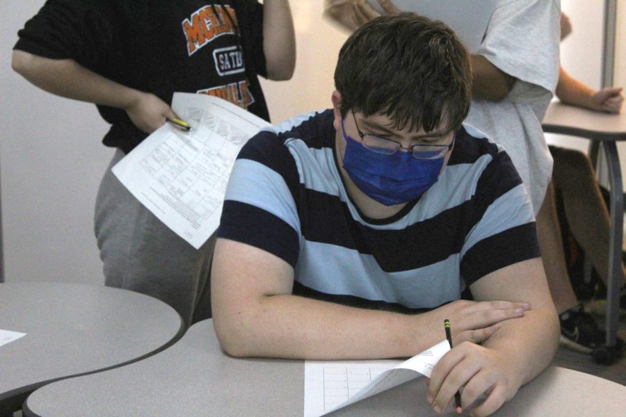 Masked American Studies students work on an assignment together on August 27 in room 289 at the Upper Campus. Governor Pritzkers mandate will impact both vaccinated and unvaccinated students and staff, but will not change the policy already put in place.