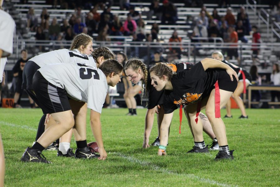 The+juniors+and+seniors+face+off+during+the+Homecoming+Powderpuff+football+game+on+September+29+at+McCracken+Field.