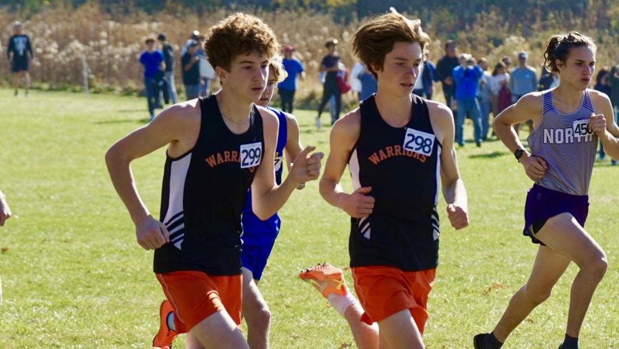 Doug+Martin+races+in+the+IHSA+cross-country+state+tournament.