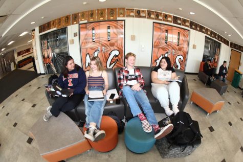 Captured during their second to last week of school, students from the Class of 2023 show what it looks like to be a senior mere weeks before graduation as they wander and hang out in the Upper Campus’s halls and classrooms.