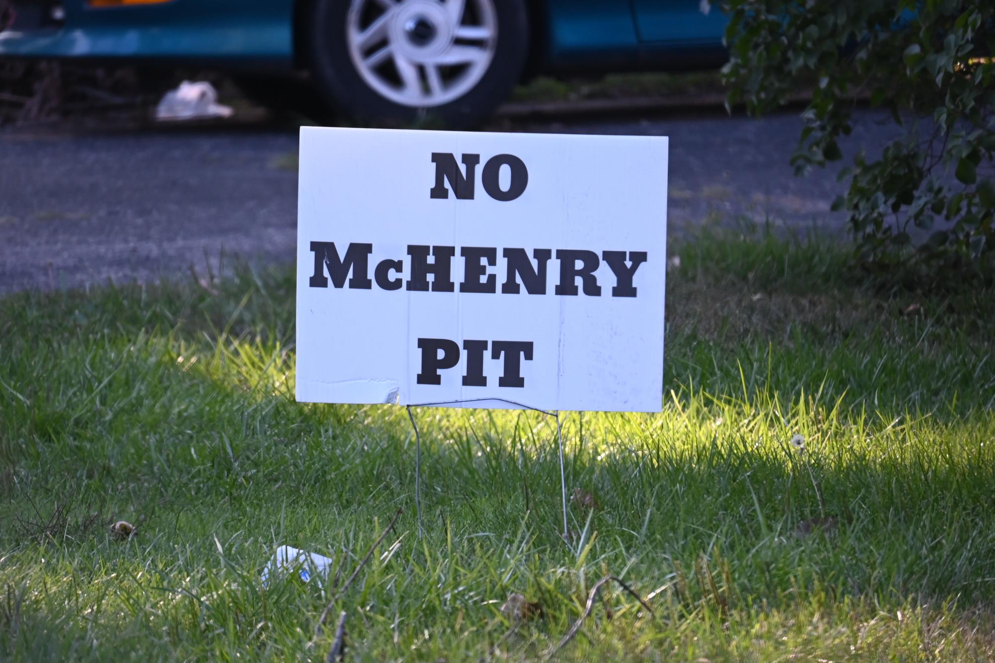 No McHenry Pit signs have been appearing in front of houses all over McHenry. There have been many city council meetings to discuss whether or not there will be a gravel pit behind the McHenry Outdoor Theater. 