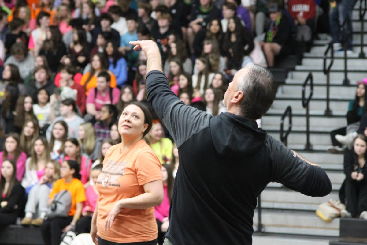 Students played teachers at two different volleyball matches during the spring spirit rally on April 5 in the Upper Campus main gym. The frosh-soph team beat the Freshman Campus teachers, but the upperclassmen lost to the Upper Campus teachers.