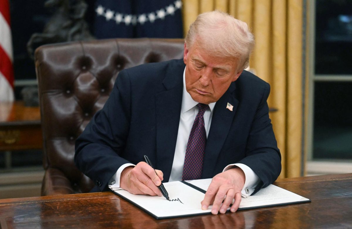 U.S. President Donald Trump signs an executive order in the Oval Office of the White House in Washington, D.C., on Jan. 20, 2025. 