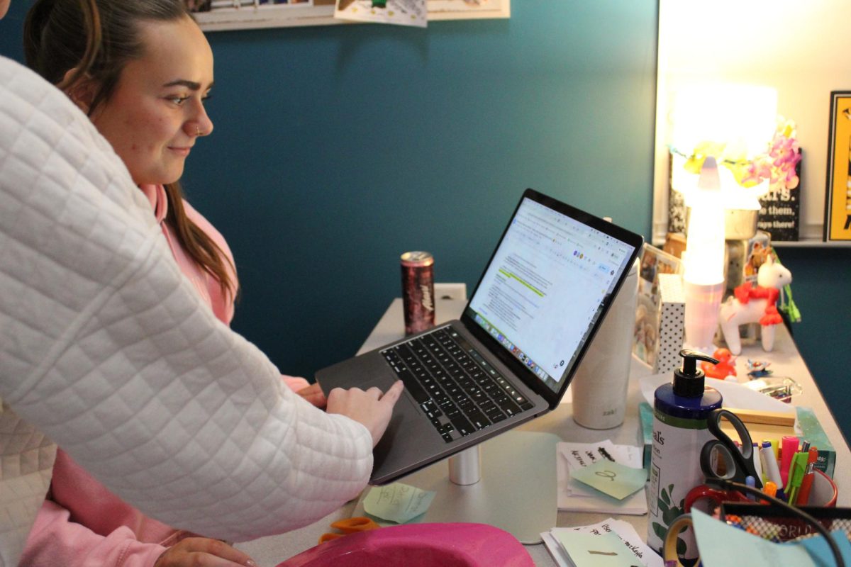 Teaching assistant Kaitlyn Byrd helps her teacher Kathryn Frey during her 4th period American Studies class on Feb. 20 in room 342 at the Upper Campus. Teaching assistants help out teachers in a lot of ways and recieve hand-on experience of what running a classroom really looks like.