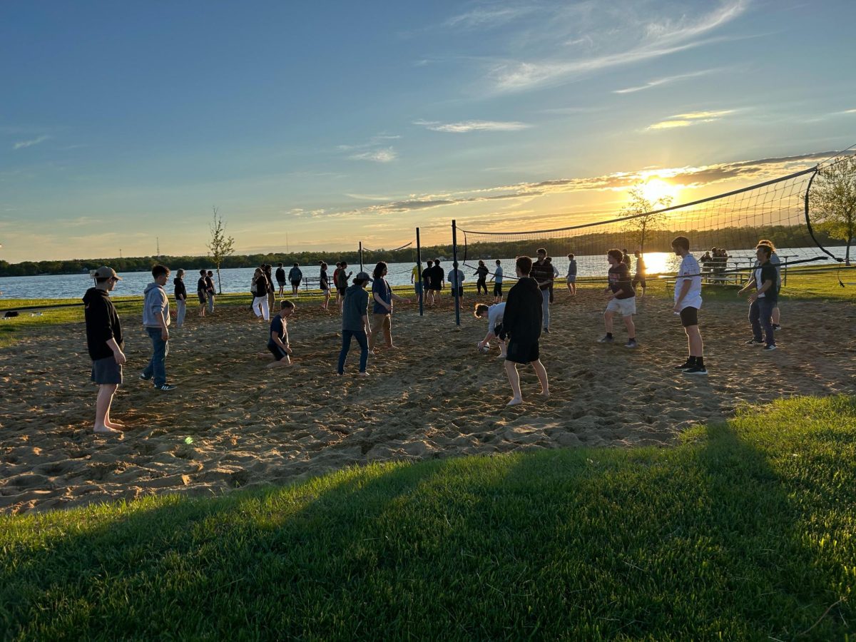 Seniors play volleyball at last year’s senior sunset. This year, seniors will celebrate their final day together during senior sunset, which will take place at McCracken Field.